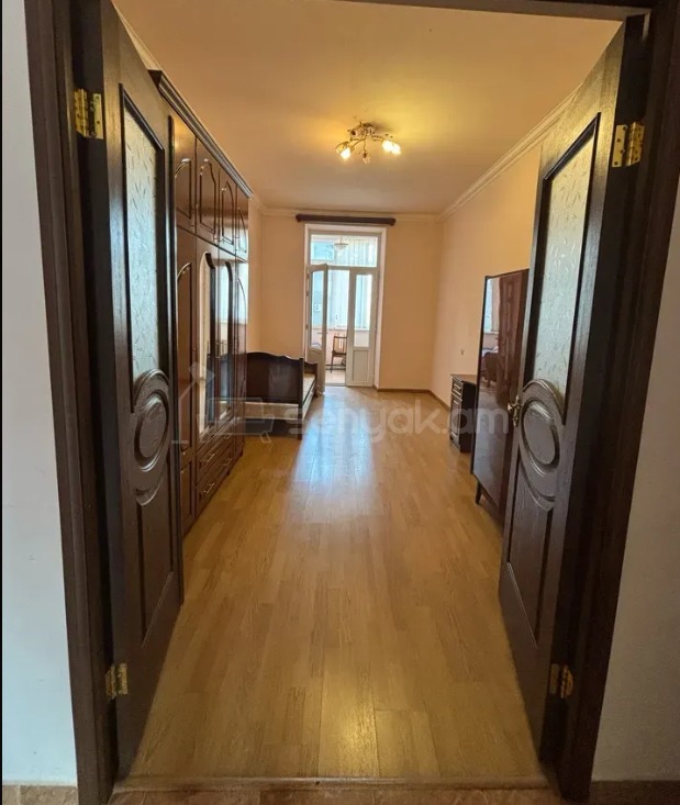 2 Սենյականոց Բնակարան Քարե Շենքում, 69քմ, 3/5 հարկ, Կապիտալ Վերանորոգված