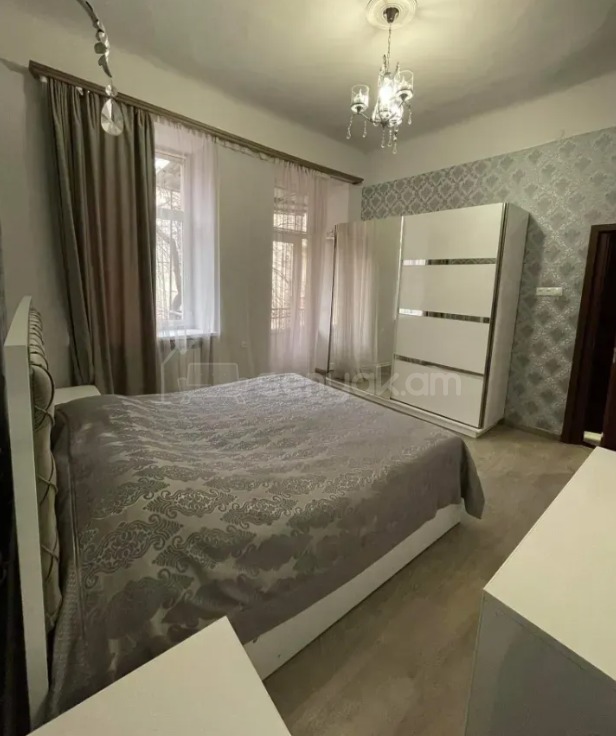 3 Սենյականոց Բնակարան Քարե Շենքում, 81քմ, 3/3 հարկ, Կապիտալ Վերանորոգված