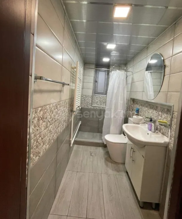 3 Սենյականոց Բնակարան Քարե Շենքում, 81քմ, 3/3 հարկ, Կապիտալ Վերանորոգված