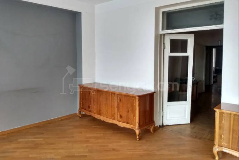 3 Սենյականոց Բնակարան Քարե Շենքում, 86քմ, 2/4 հարկ, Կոսմետիկ Վերանորոգված, Կահավորված, Արևկող