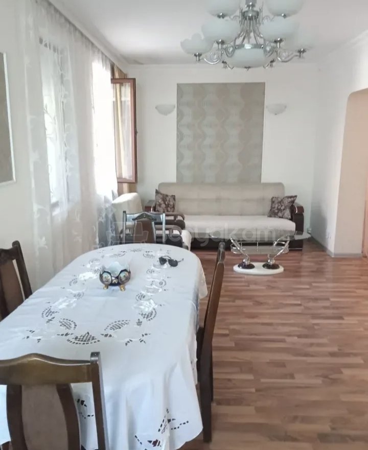 3 Սենյականոց Բնակարան Քարե Շենքում, 68քմ, 2/2 հարկ, Կապիտալ Վերանորոգված, Կահավորված
