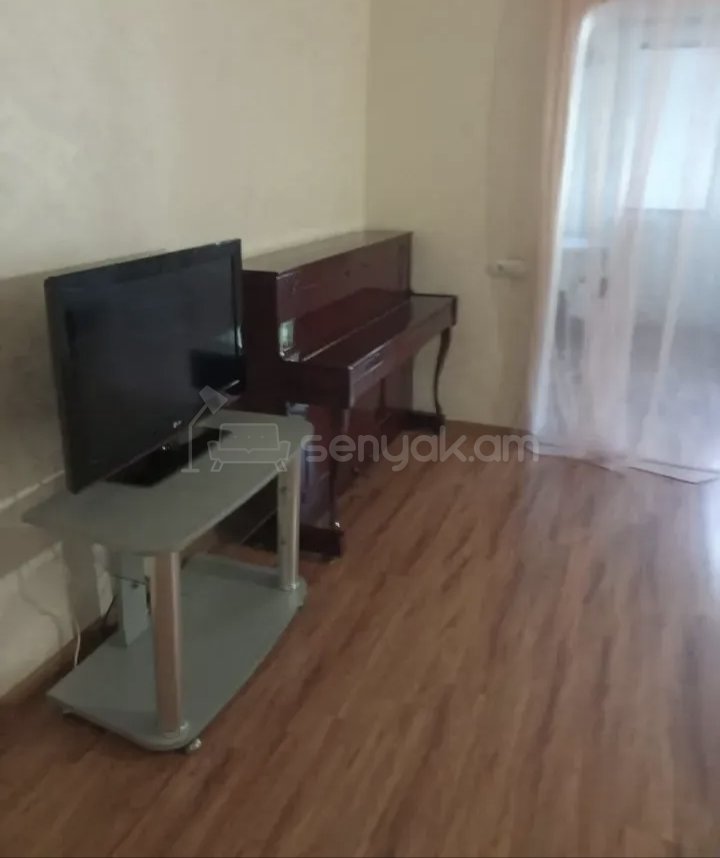 3 Սենյականոց Բնակարան Քարե Շենքում, 68քմ, 2/2 հարկ, Կապիտալ Վերանորոգված, Կահավորված
