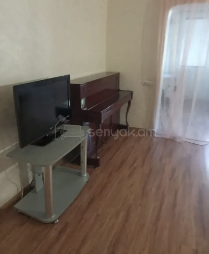3 Սենյականոց Բնակարան Քարե Շենքում, 68քմ, 2/2 հարկ, Կապիտալ Վերանորոգված, Կահավորված