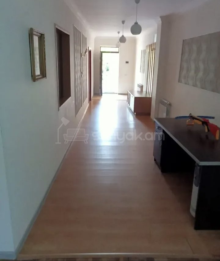 3 Սենյականոց Բնակարան Քարե Շենքում, 68քմ, 2/2 հարկ, Կապիտալ Վերանորոգված, Կահավորված