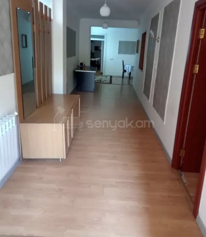 3 Սենյականոց Բնակարան Քարե Շենքում, 68քմ, 2/2 հարկ, Կապիտալ Վերանորոգված, Կահավորված