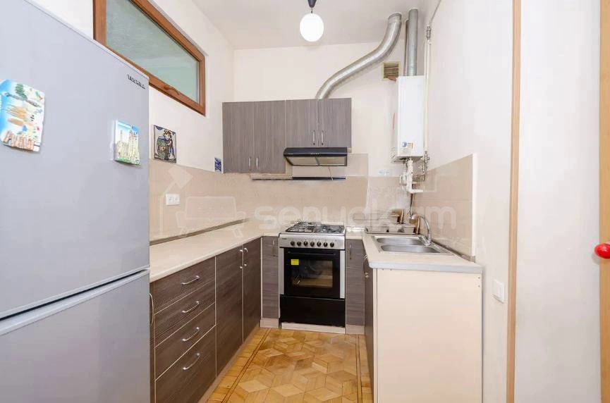 2 Սենյականոց Բնակարան Քարե Շենքում, 55քմ, 5/5 հարկ, Կապիտալ Վերանորոգված, Կահավորված
