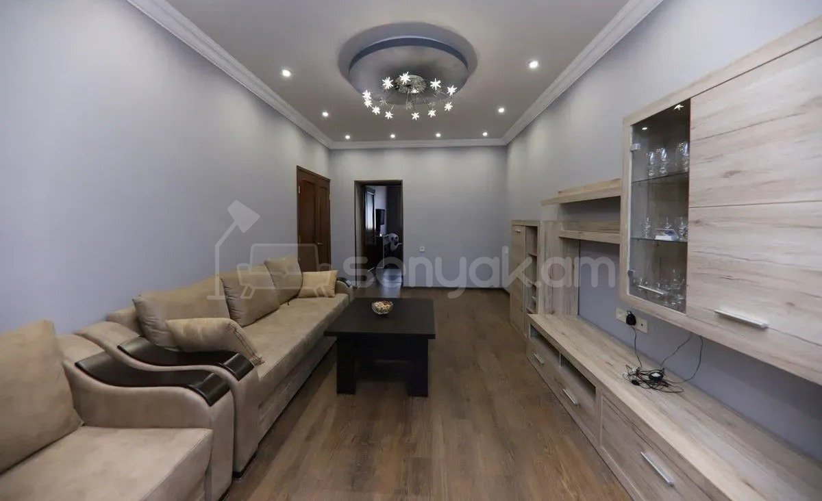 3 Սենյականոց Բնակարան Քարե Շենքում, 78քմ, 3/4 հարկ, Կապիտալ Վերանորոգված