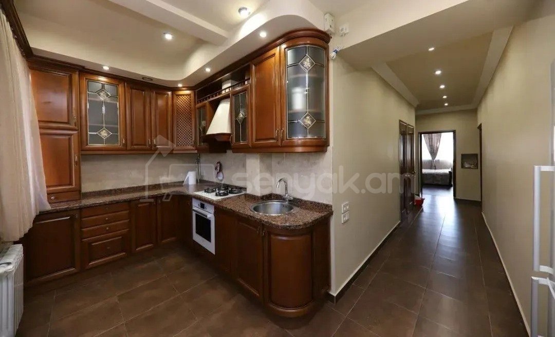 3 Սենյականոց Բնակարան Քարե Շենքում, 78քմ, 3/4 հարկ, Կապիտալ Վերանորոգված