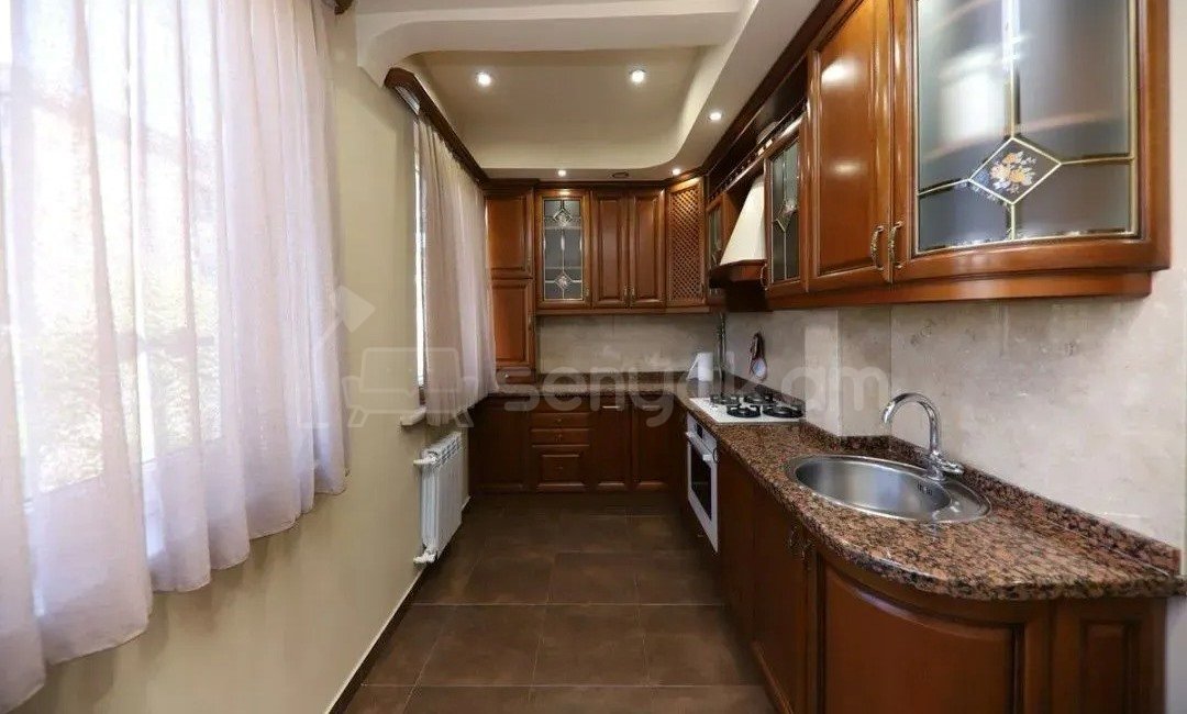 3 Սենյականոց Բնակարան Քարե Շենքում, 78քմ, 3/4 հարկ, Կապիտալ Վերանորոգված