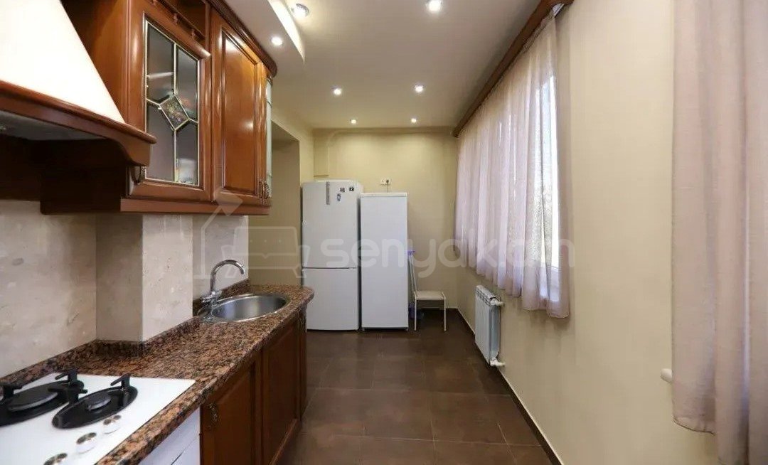 3 Սենյականոց Բնակարան Քարե Շենքում, 78քմ, 3/4 հարկ, Կապիտալ Վերանորոգված