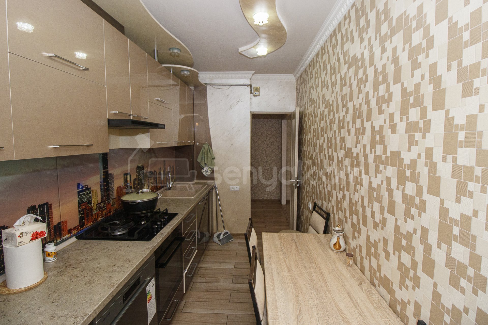 4 Սենյականոց Բնակարան, 100քմ, 3/9 հարկ, Դիզայներական Վերանորոգված