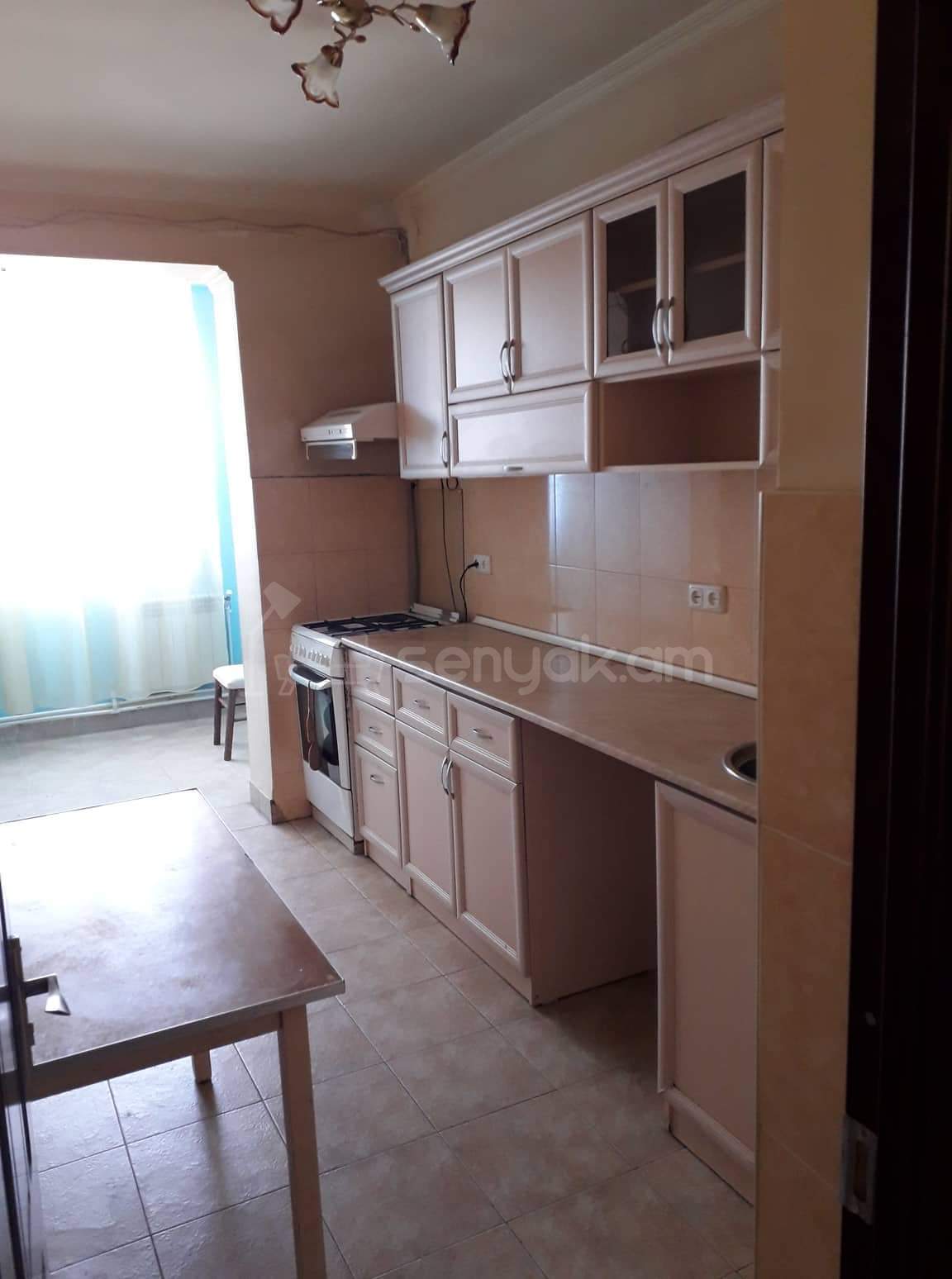 3 Սենյականոց Բնակարան, 70քմ, 6/9 հարկ, Նորմալ Վիճակում, Կահավորված, Արևկող