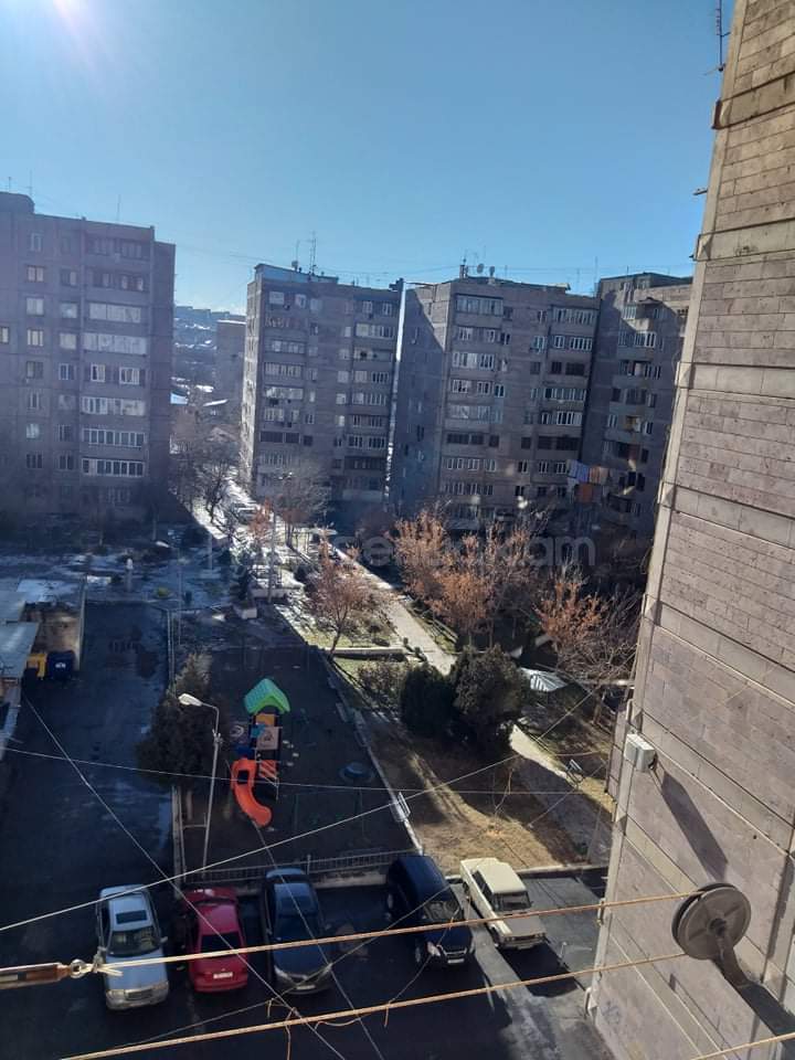 3 Սենյականոց Բնակարան, 70քմ, 6/9 հարկ, Նորմալ Վիճակում, Կահավորված, Արևկող