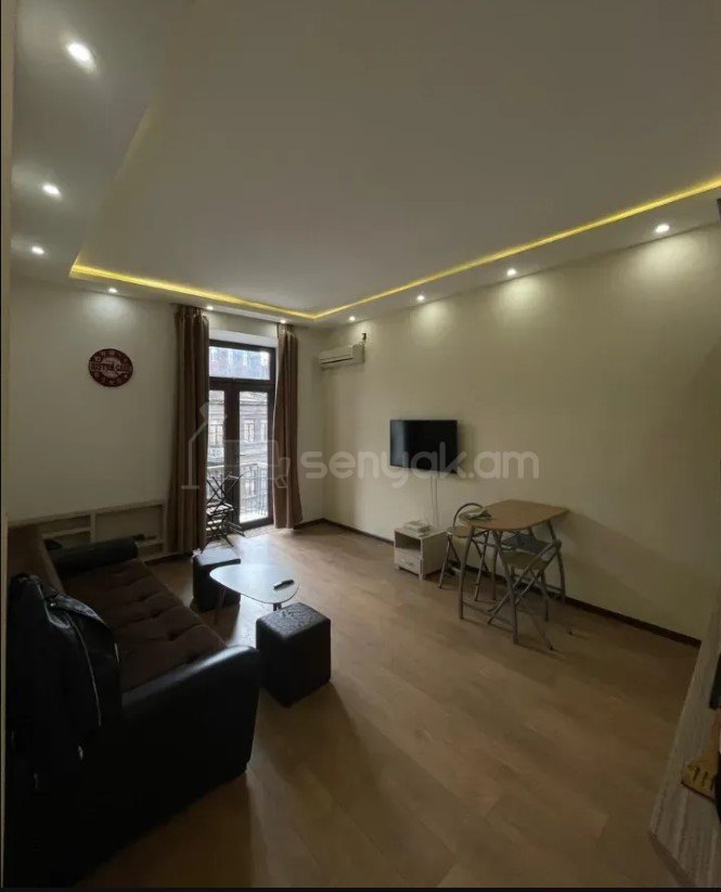 2 Սենյականոց Բնակարան Քարե Շենքում, 40քմ, 2/4 հարկ, Կապիտալ Վերանորոգված, Կահավորված