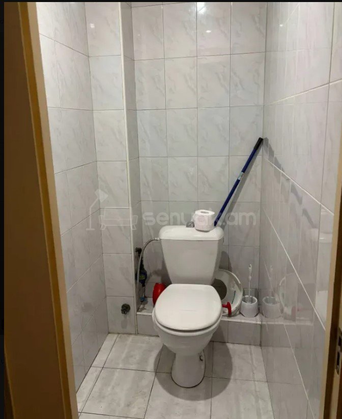 3 Սենյականոց Բնակարան Քարե Շենքում, 95քմ, 3/5 հարկ, Կապիտալ Վերանորոգված, Կահավորված