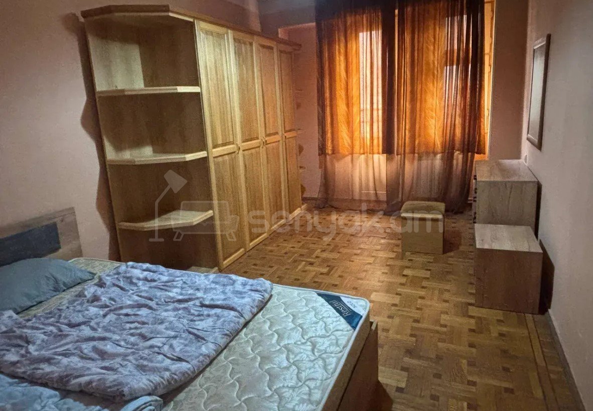 3 Սենյականոց Բնակարան Քարե Շենքում, 95քմ, 3/5 հարկ, Կապիտալ Վերանորոգված, Կահավորված