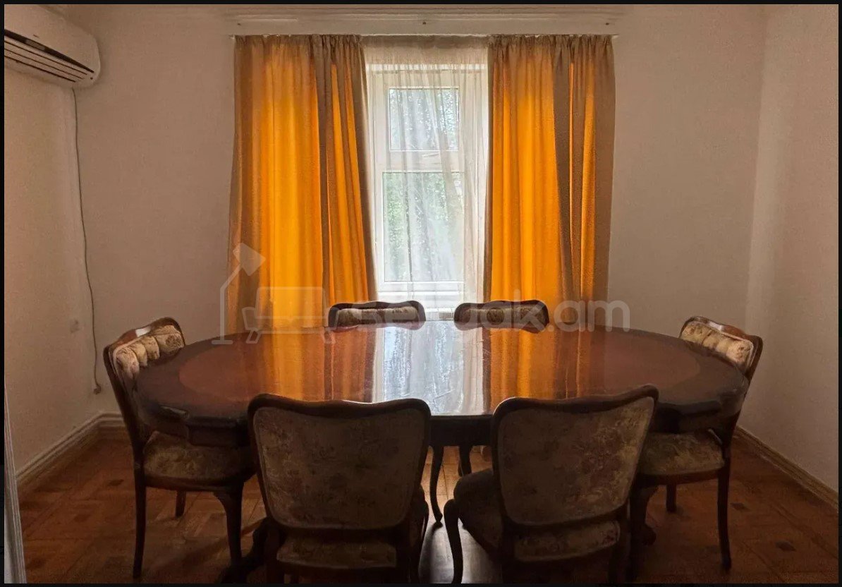 3 Սենյականոց Բնակարան Քարե Շենքում, 95քմ, 3/5 հարկ, Կապիտալ Վերանորոգված, Կահավորված