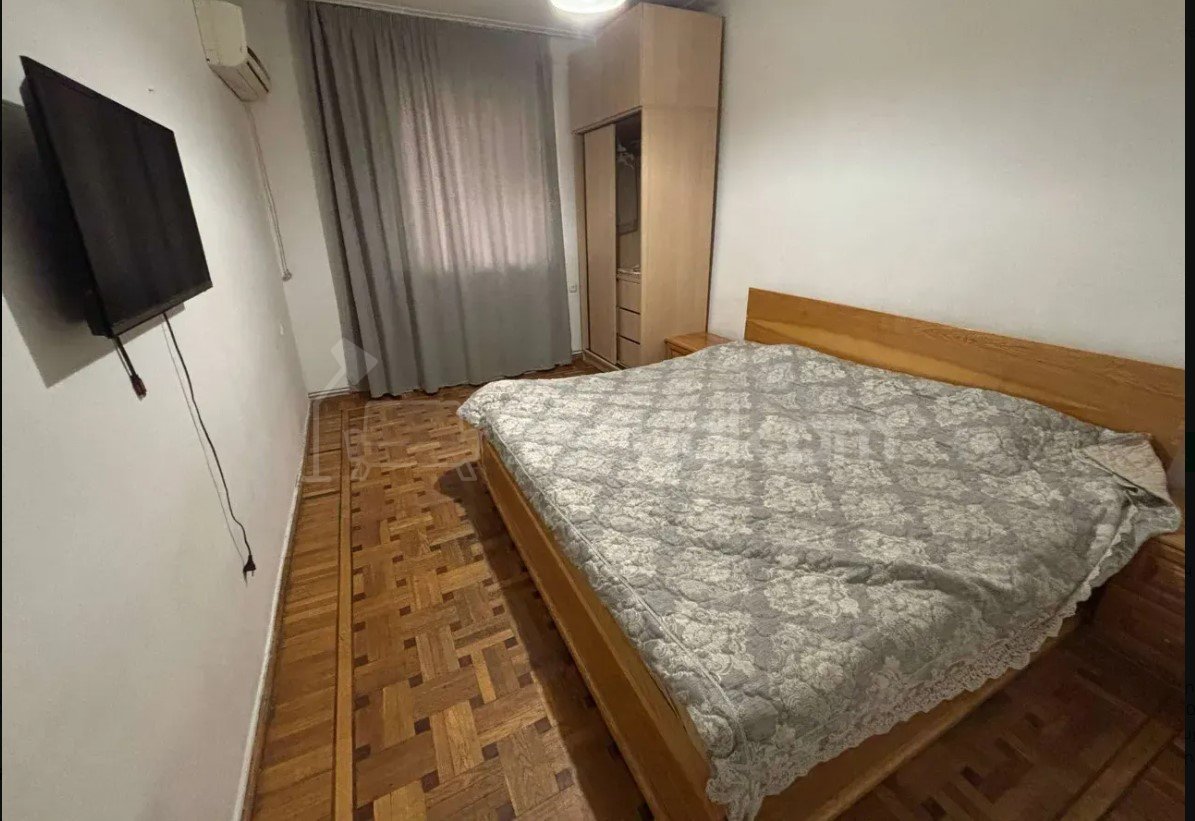 3 Սենյականոց Բնակարան Քարե Շենքում, 95քմ, 3/5 հարկ, Կապիտալ Վերանորոգված, Կահավորված