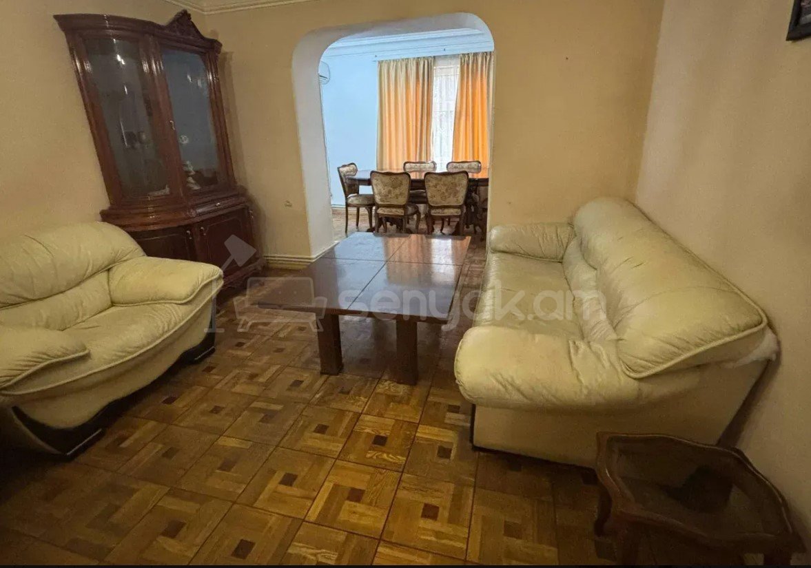 3 Սենյականոց Բնակարան Քարե Շենքում, 95քմ, 3/5 հարկ, Կապիտալ Վերանորոգված, Կահավորված