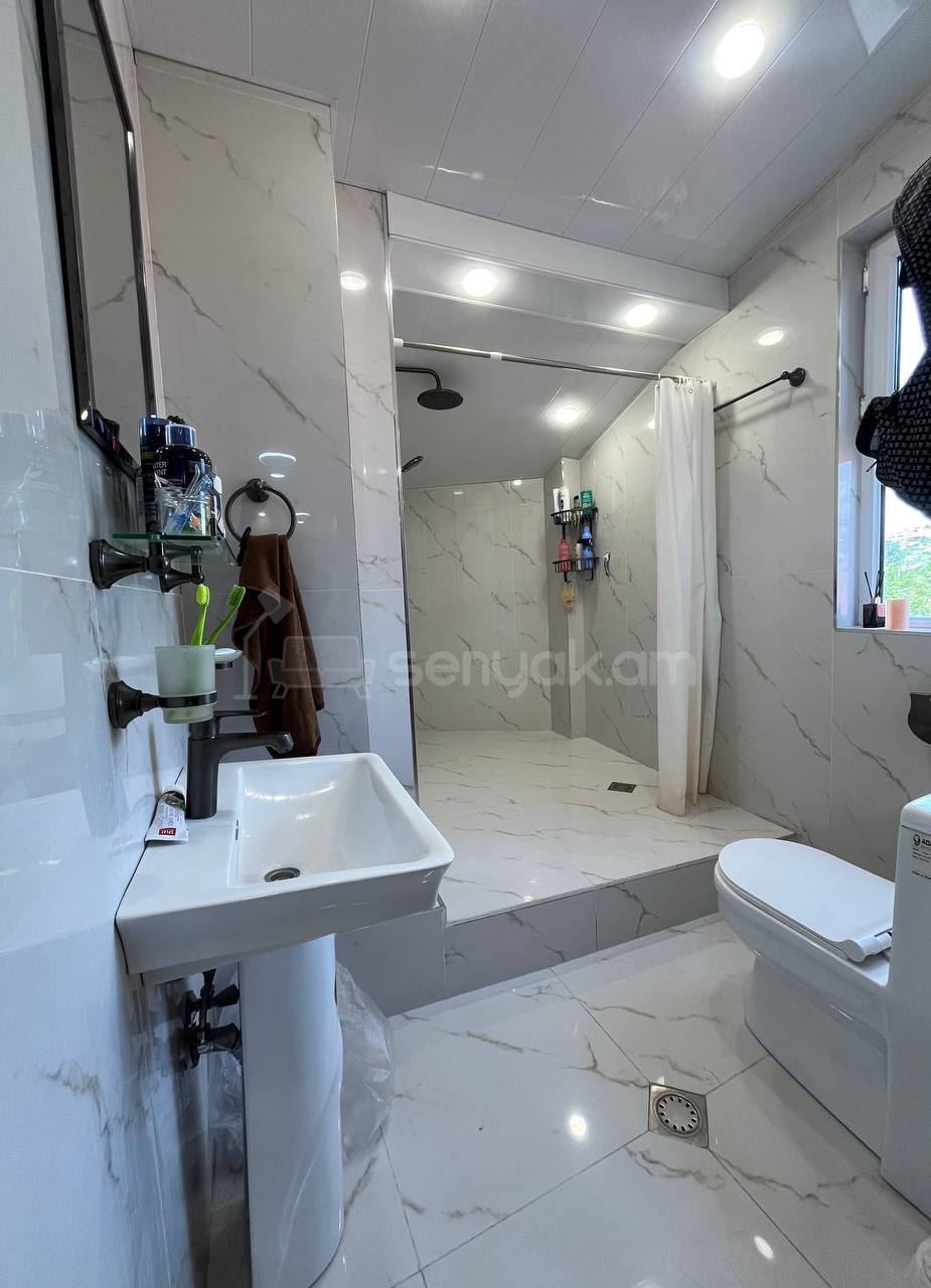 2 Սենյականոց Բնակարան Նորակառույցում, 50քմ, 3/3 հարկ, Կապիտալ Վերանորոգված, Կահավորված