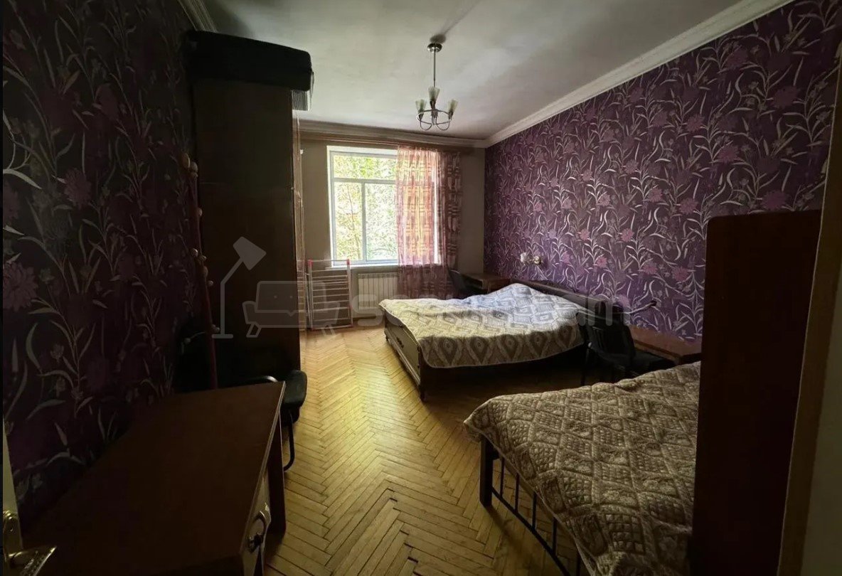 2 Սենյականոց Բնակարան Քարե Շենքում, 50քմ, 4/4 հարկ, Նորմալ Վիճակում, Կահավորված