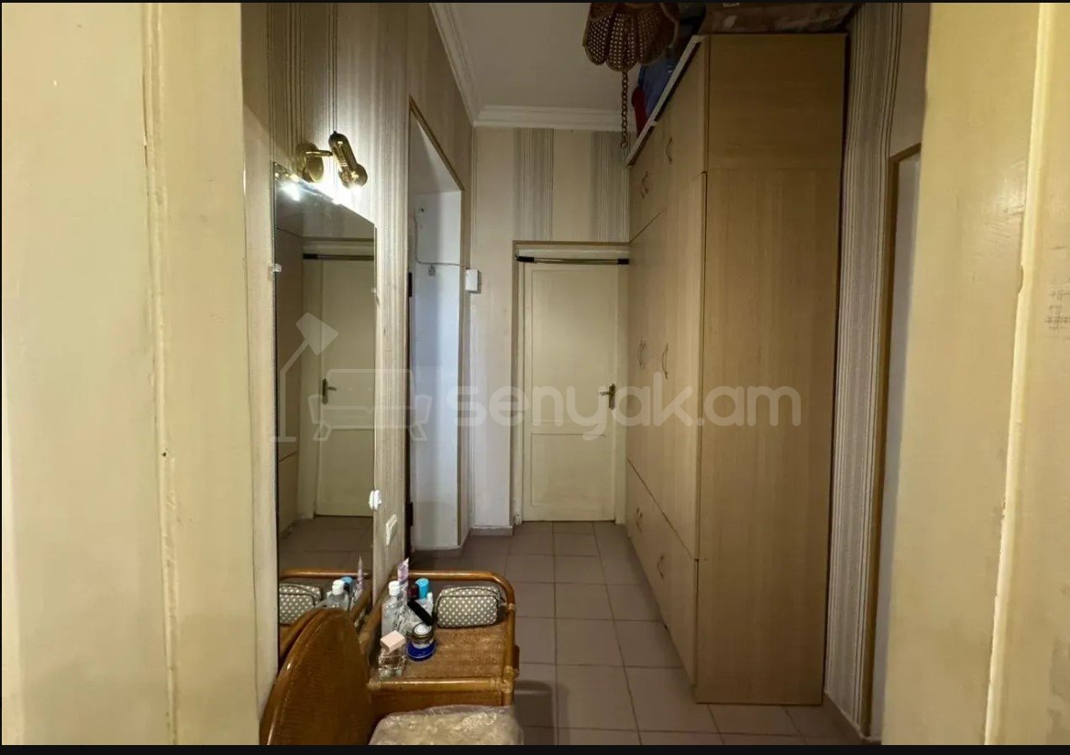 2 Սենյականոց Բնակարան Քարե Շենքում, 50քմ, 4/4 հարկ, Նորմալ Վիճակում, Կահավորված