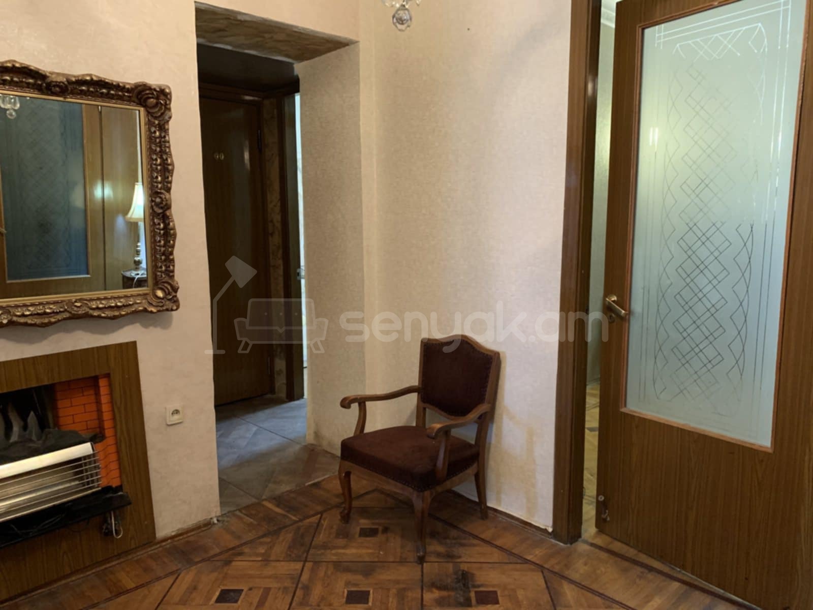 3 Սենյականոց Բնակարան Քարե Շենքում, 90քմ, 4/5 հարկ, Նորմալ Վիճակում