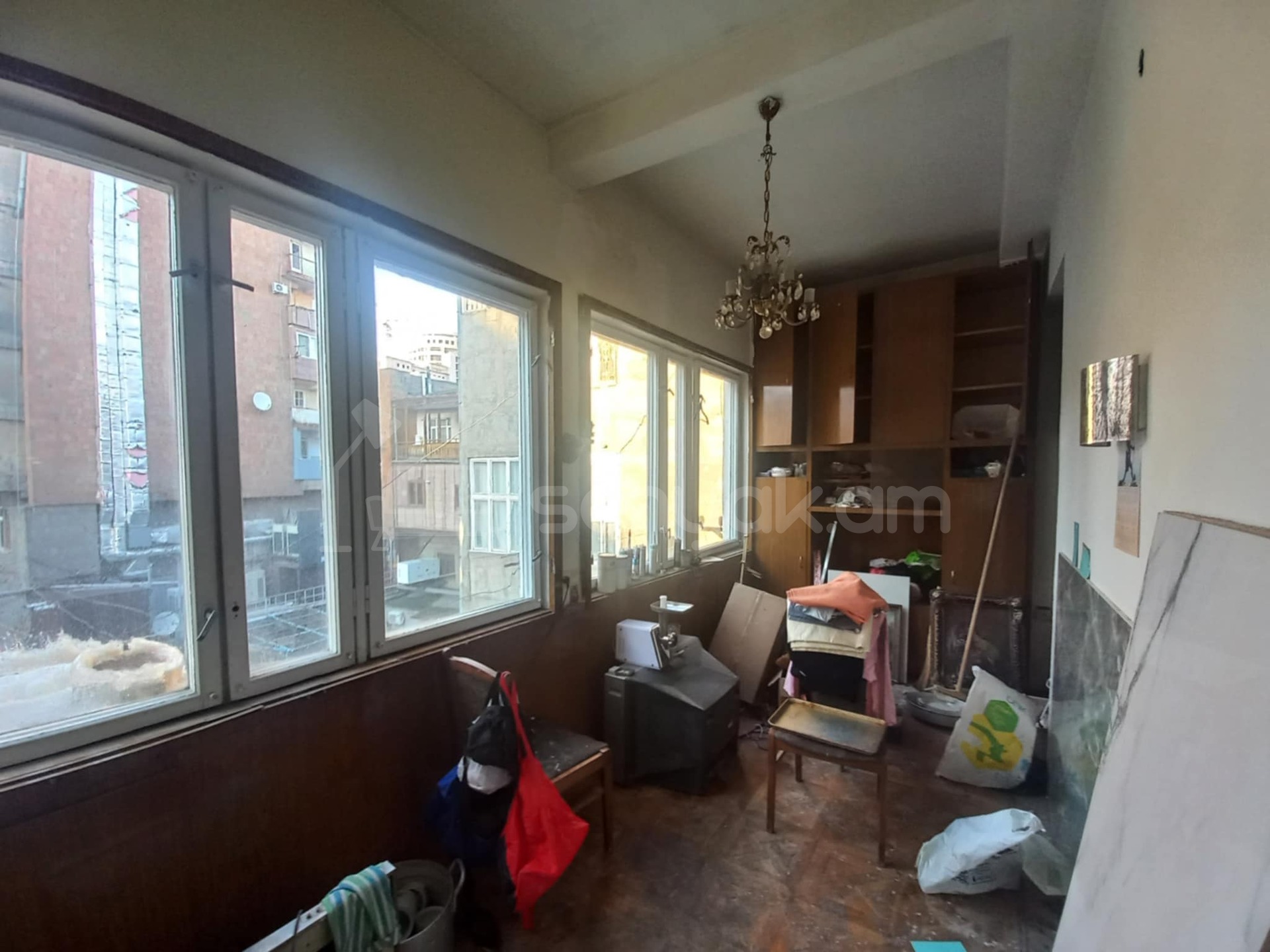 3 Սենյականոց Բնակարան Քարե Շենքում, 90քմ, 4/5 հարկ, Նորմալ Վիճակում