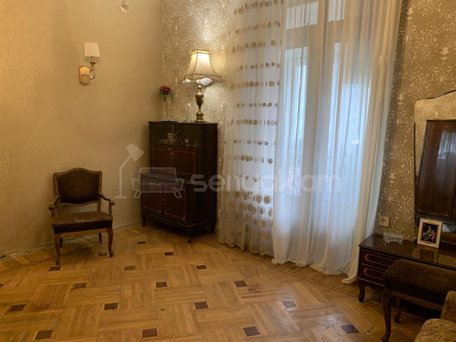 3 Սենյականոց Բնակարան Քարե Շենքում, 90քմ, 4/5 հարկ, Նորմալ Վիճակում