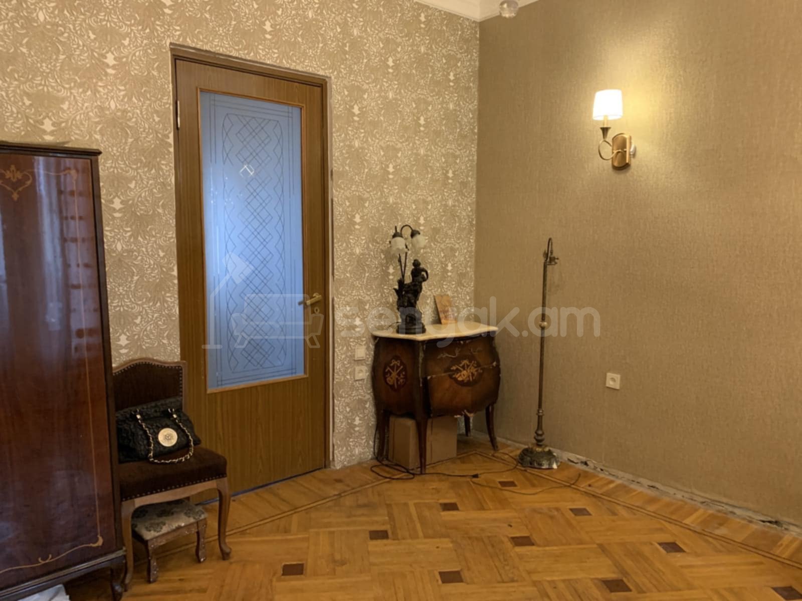 3 Սենյականոց Բնակարան Քարե Շենքում, 90քմ, 4/5 հարկ, Նորմալ Վիճակում