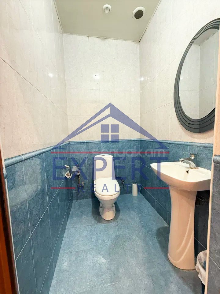 3 Սենյականոց Բնակարան Քարե Շենքում, 100քմ, 5/6 հարկ, Կապիտալ Վերանորոգված, Կահավորված