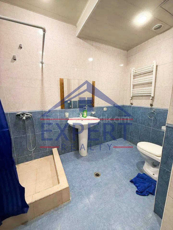 3 Սենյականոց Բնակարան Քարե Շենքում, 100քմ, 5/6 հարկ, Կապիտալ Վերանորոգված, Կահավորված
