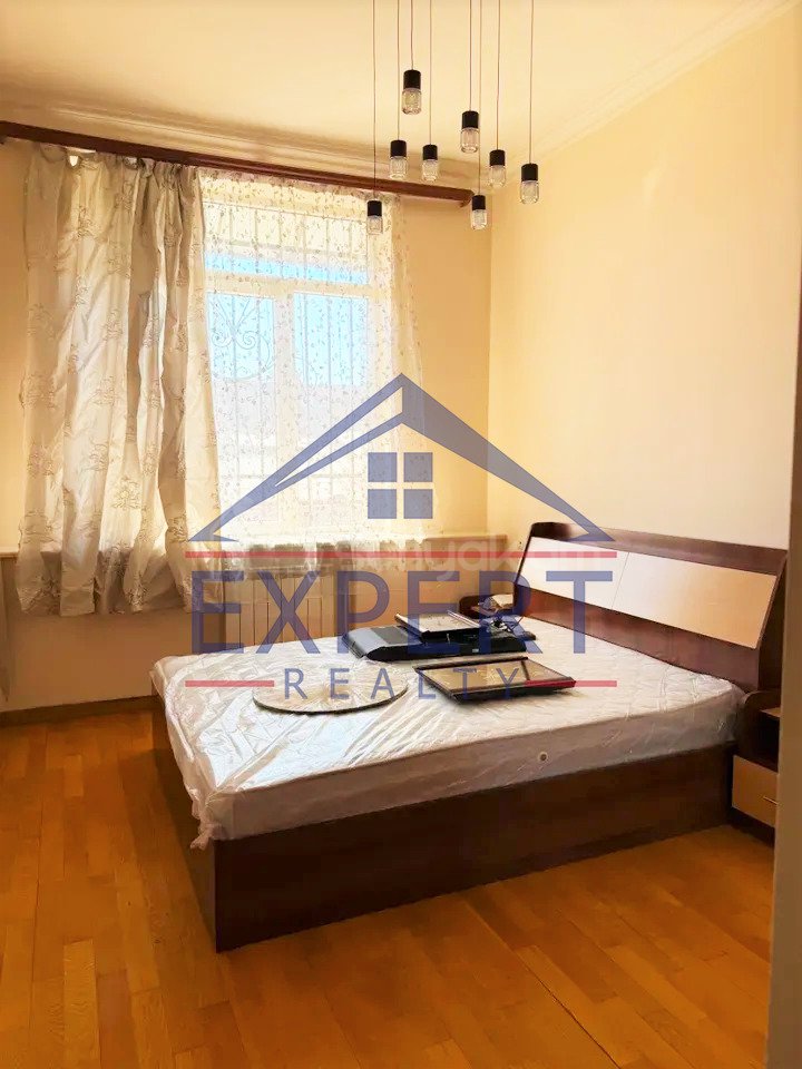 3 Սենյականոց Բնակարան Քարե Շենքում, 100քմ, 5/6 հարկ, Կապիտալ Վերանորոգված, Կահավորված