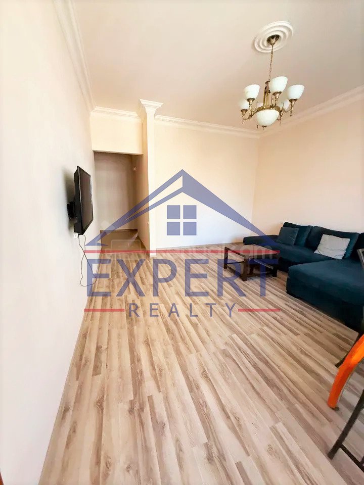 3 Սենյականոց Բնակարան Քարե Շենքում, 100քմ, 5/6 հարկ, Կապիտալ Վերանորոգված, Կահավորված