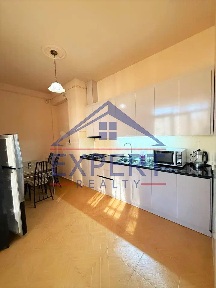 3 Սենյականոց Բնակարան Քարե Շենքում, 100քմ, 5/6 հարկ, Կապիտալ Վերանորոգված, Կահավորված