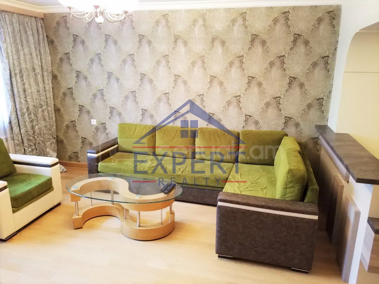 3 Սենյականոց Բնակարան Քարե Շենքում, 100քմ, 2/6 հարկ, Կապիտալ Վերանորոգված, Կահավորված