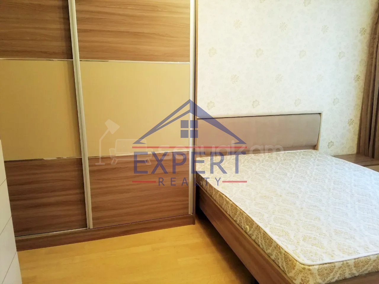 3 Սենյականոց Բնակարան Քարե Շենքում, 100քմ, 2/6 հարկ, Կապիտալ Վերանորոգված, Կահավորված