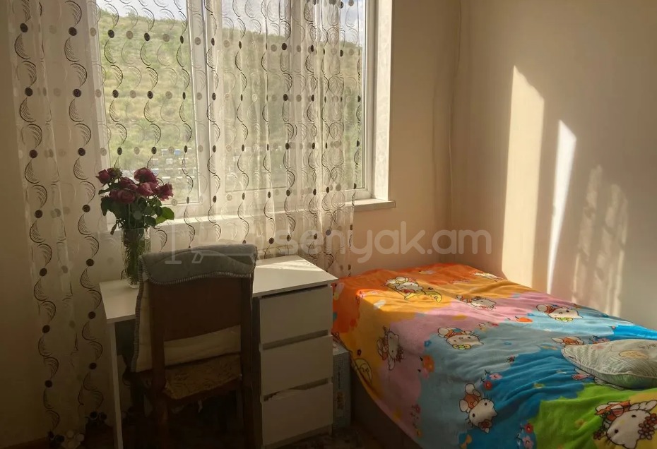 2 Սենյականոց Բնակարան Քարե Շենքում, 55քմ, 5/5 հարկ, Նորմալ Վիճակում