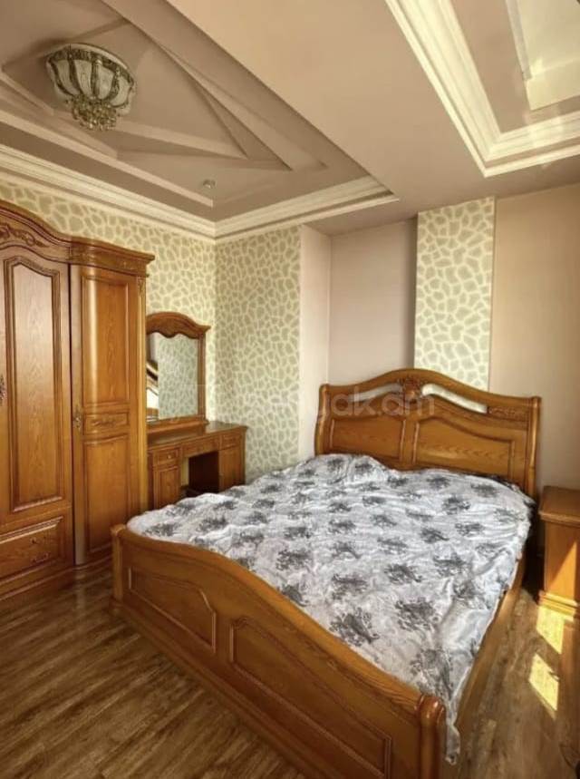 3 Սենյականոց Բնակարան Քարե Շենքում, 172քմ, 4/12 հարկ, Կապիտալ Վերանորոգված, Կահավորված, Արևկող