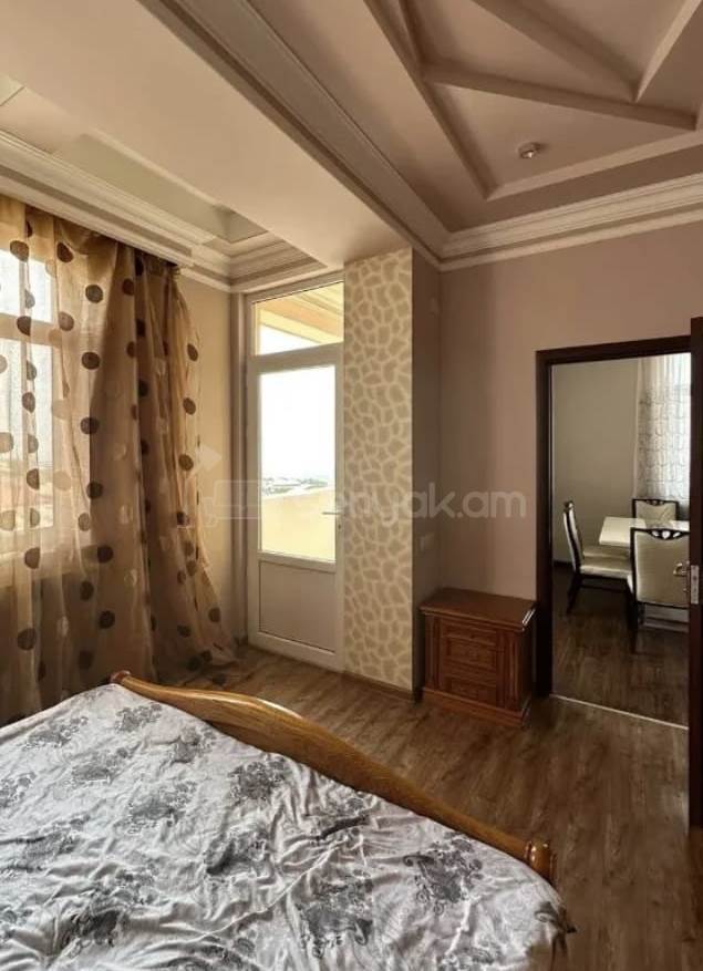 3 Սենյականոց Բնակարան Քարե Շենքում, 172քմ, 4/12 հարկ, Կապիտալ Վերանորոգված, Կահավորված, Արևկող