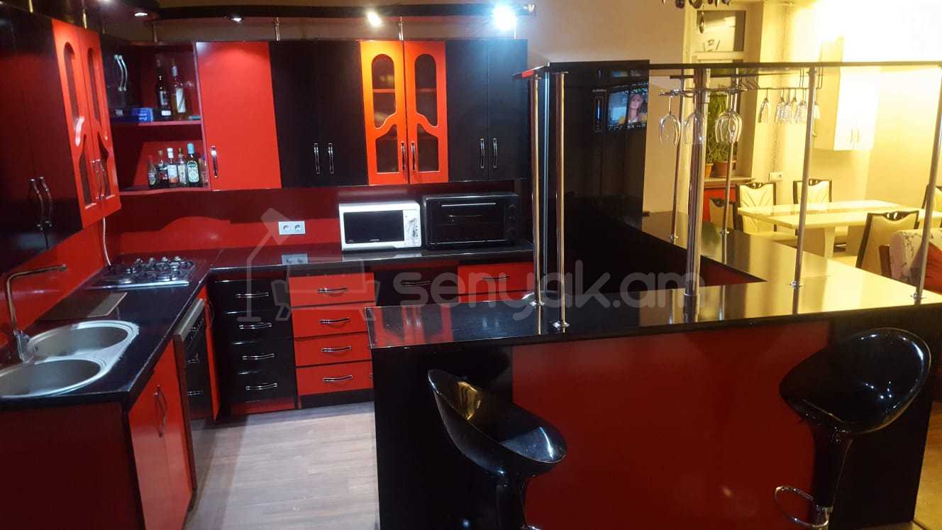 3 Սենյականոց Բնակարան Քարե Շենքում, 172քմ, 4/12 հարկ, Կապիտալ Վերանորոգված, Կահավորված, Արևկող