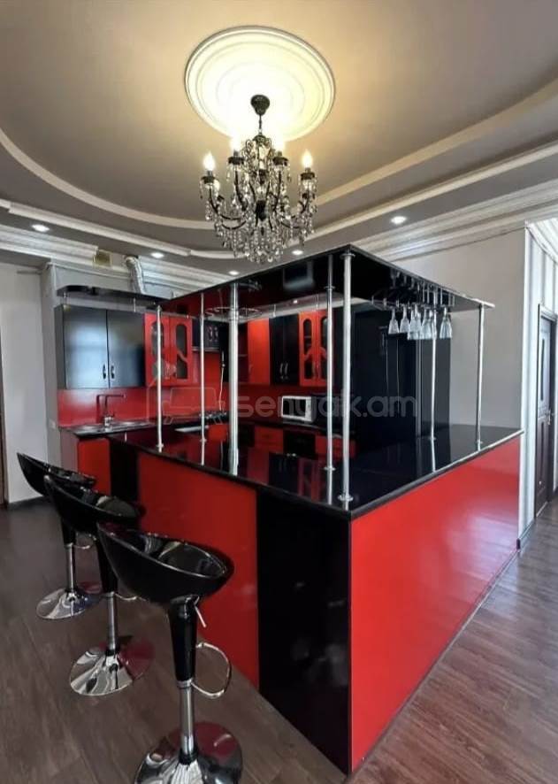 3 Սենյականոց Բնակարան Քարե Շենքում, 172քմ, 4/12 հարկ, Կապիտալ Վերանորոգված, Կահավորված, Արևկող
