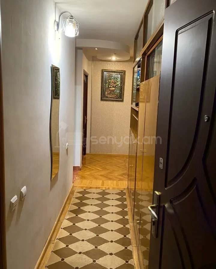 3 Սենյականոց Բնակարան Քարե Շենքում, 67քմ, 2/5 հարկ, Նորմալ Վիճակում