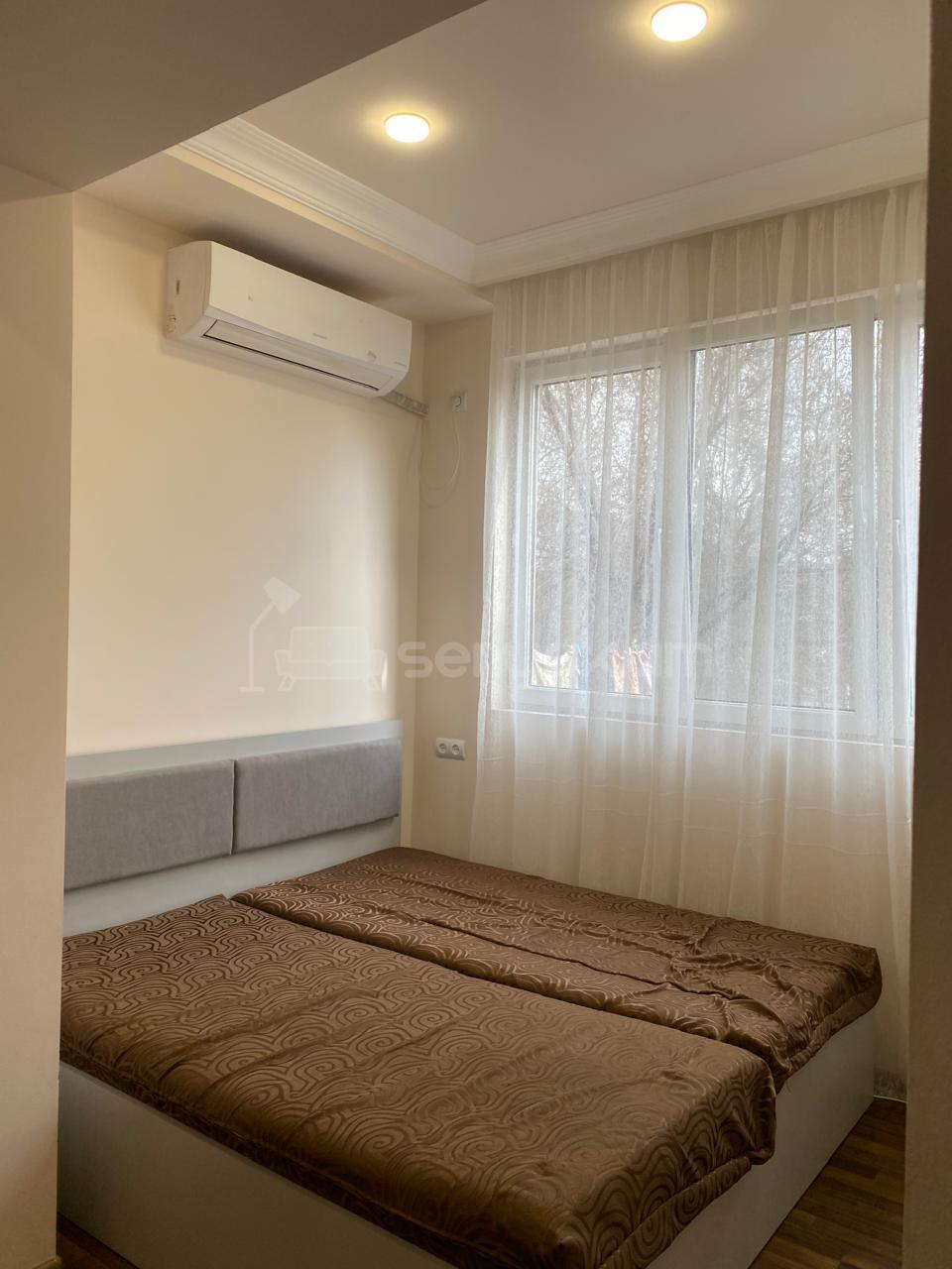 1 Սենյականոց Բնակարան Քարե Շենքում, 50քմ, 2/5 հարկ, Դիզայներական Վերանորոգված, Կահավորված, Արևկող
