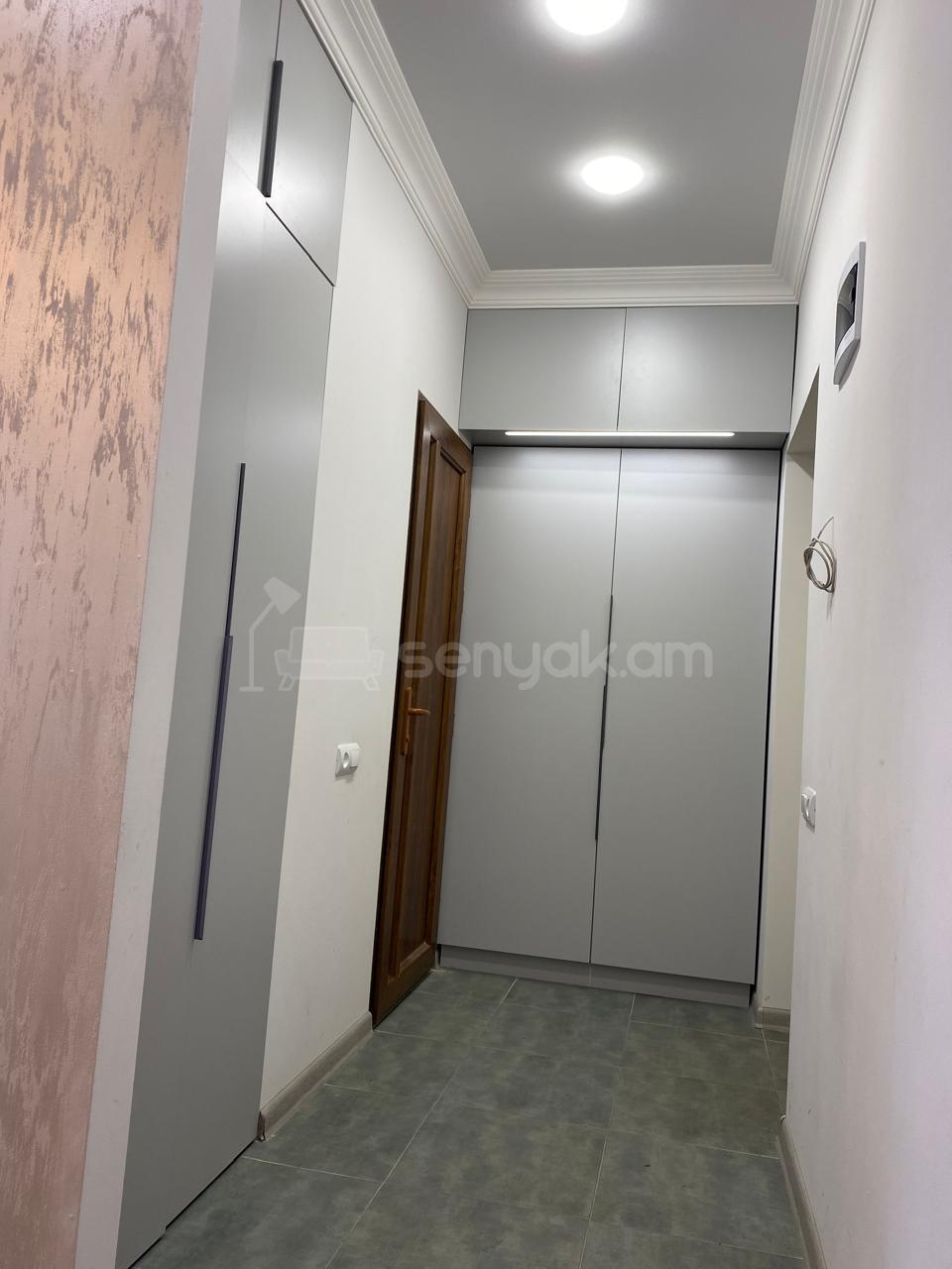 1 Սենյականոց Բնակարան Քարե Շենքում, 50քմ, 2/5 հարկ, Դիզայներական Վերանորոգված, Կահավորված, Արևկող