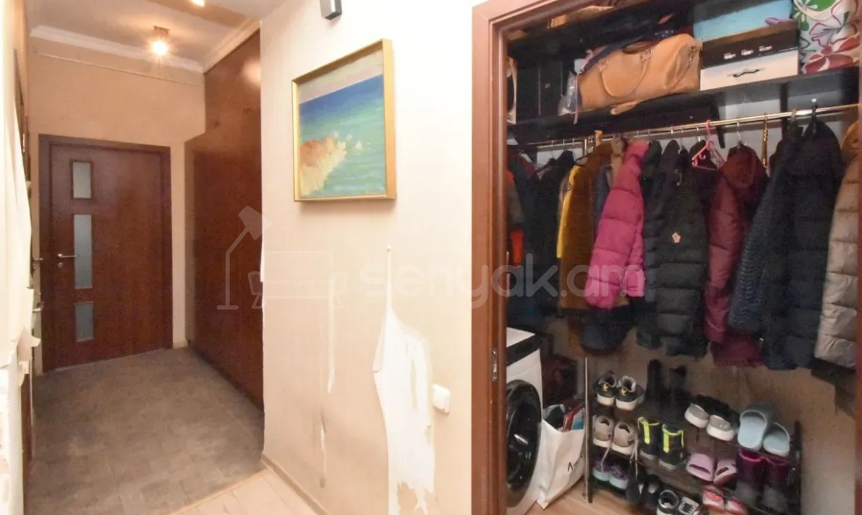 4 Սենյականոց Բնակարան Քարե Շենքում, 100քմ, 3/5 հարկ, Կապիտալ Վերանորոգված
