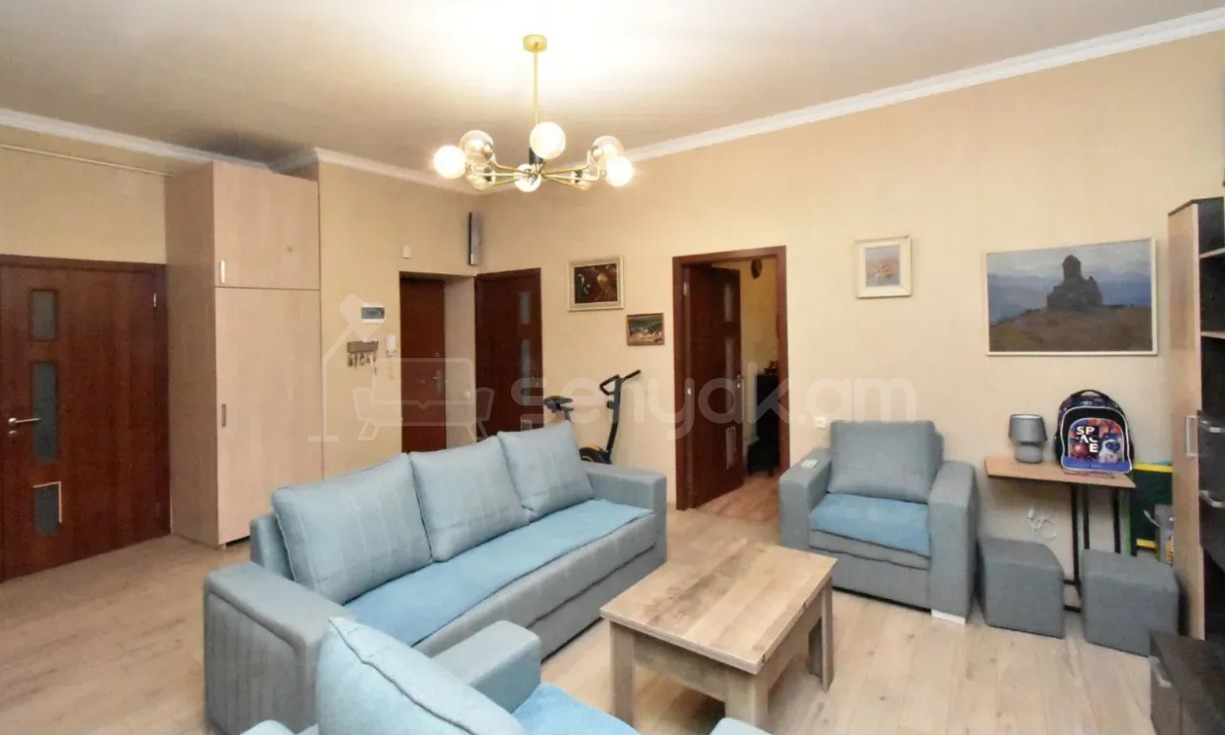 4 Սենյականոց Բնակարան Քարե Շենքում, 100քմ, 3/5 հարկ, Կապիտալ Վերանորոգված