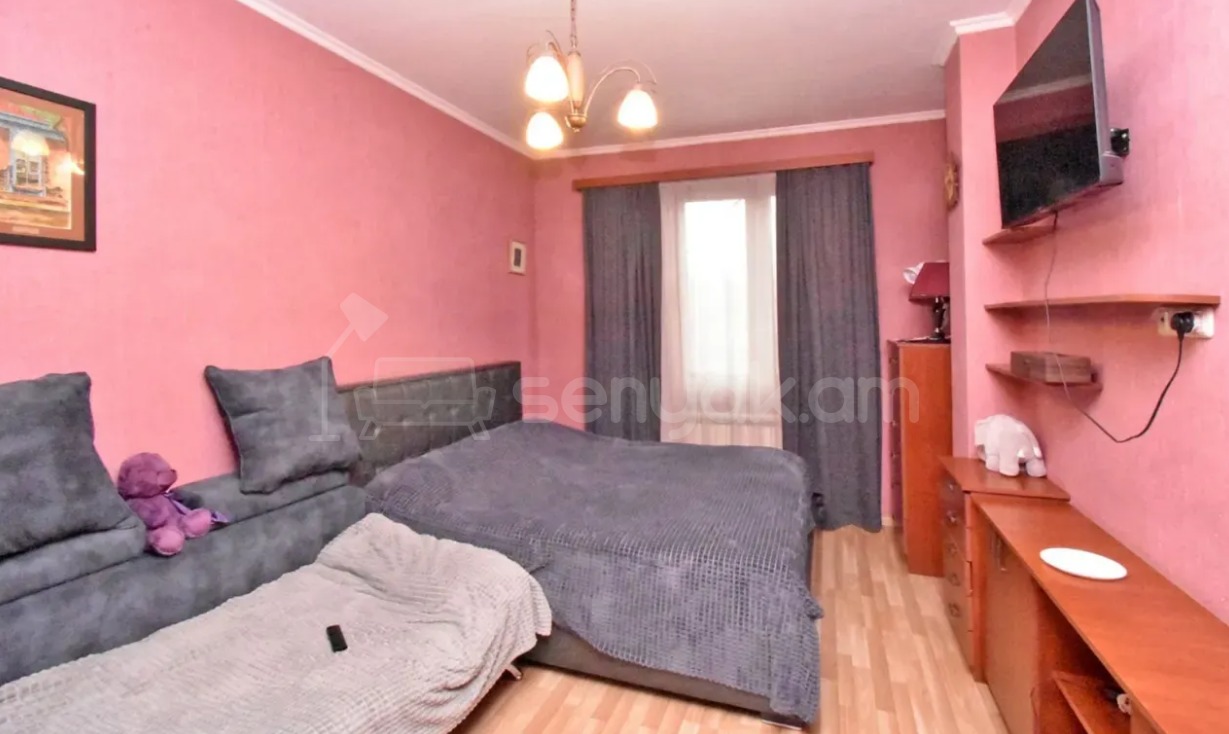 4 Սենյականոց Բնակարան Քարե Շենքում, 100քմ, 3/5 հարկ, Կապիտալ Վերանորոգված
