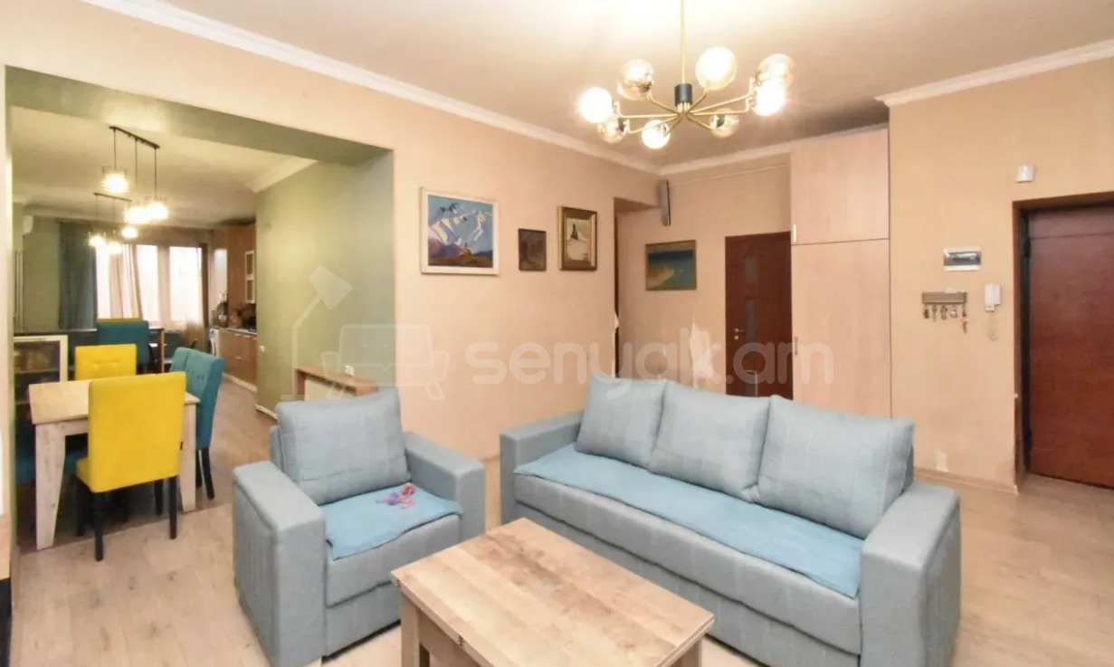 4 Սենյականոց Բնակարան Քարե Շենքում, 100քմ, 3/5 հարկ, Կապիտալ Վերանորոգված