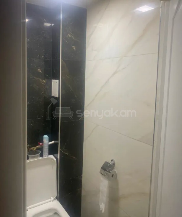 4 Սենյականոց Բնակարան Քարե Շենքում, 80քմ, 4/6 հարկ, Կապիտալ Վերանորոգված